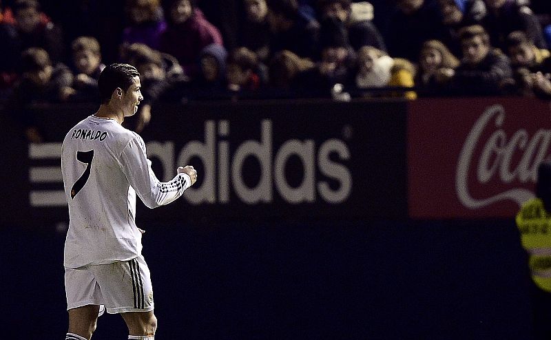 Cristiano Ronaldo celebra el Balón de Oro con la sentencia a Osasuna