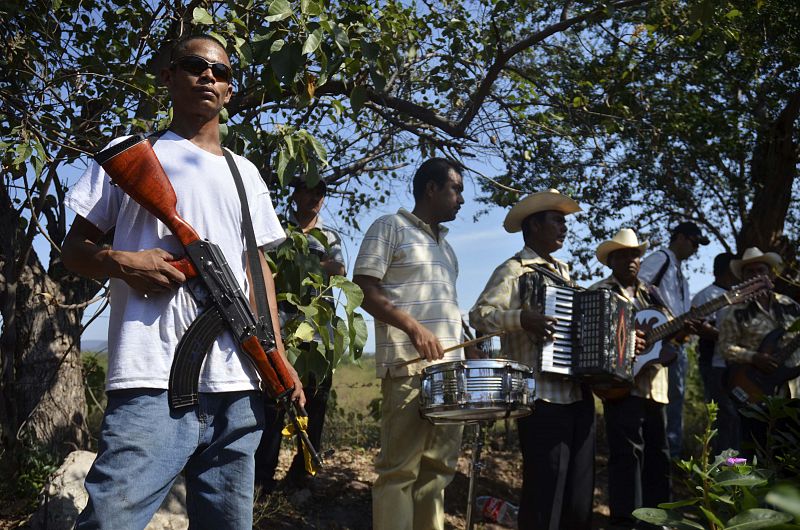 Los grupos de autodefensa del estado mexicano de Michoacán no se desarman "por ahora"