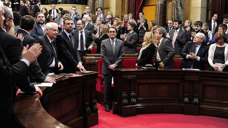 El Parlament catalán aprueba pedir al Congreso las competencias para celebrar la consulta