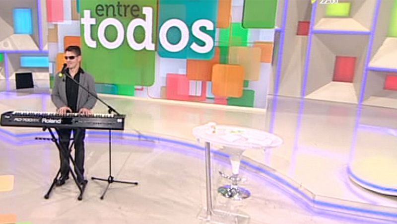Serafín Zubiri estrena la canción 'Entre todos' para celebrar las 100 emisiones del programa