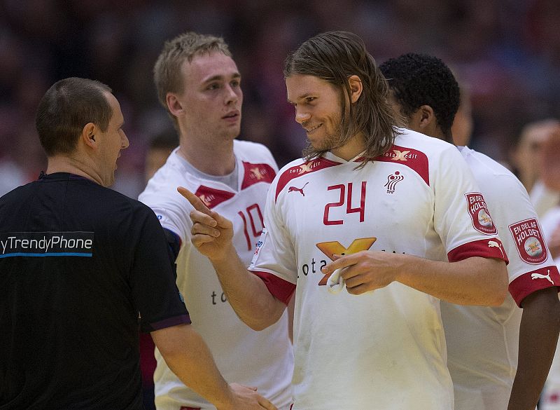 Dinamarca se venga de España, que cosecha la primera derrota del Europeo