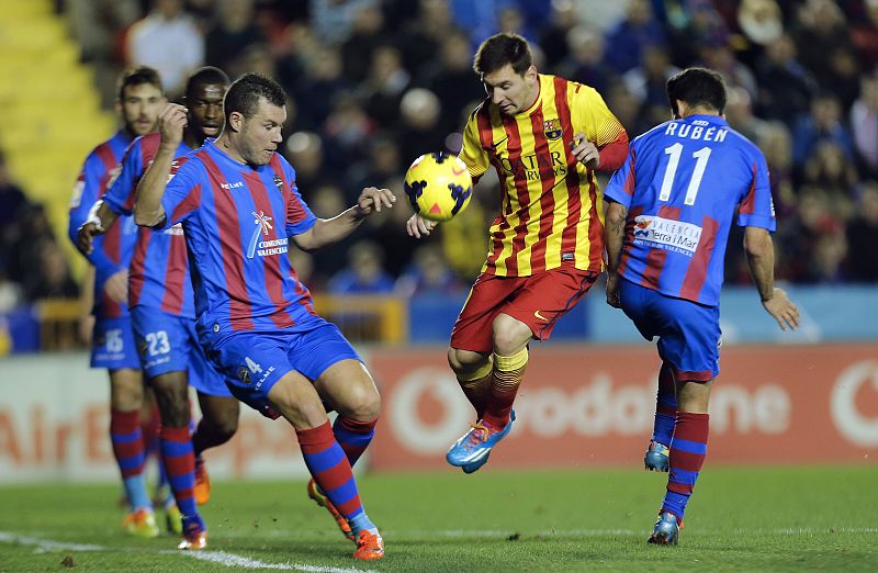 La pizarra de Caparrós frena al Barça