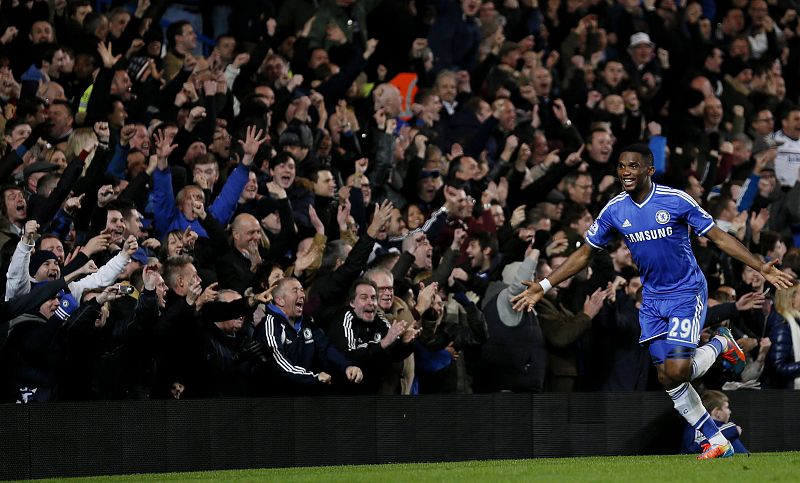 Eto'o lidera al Chelsea con su triplete frente al Manchester United