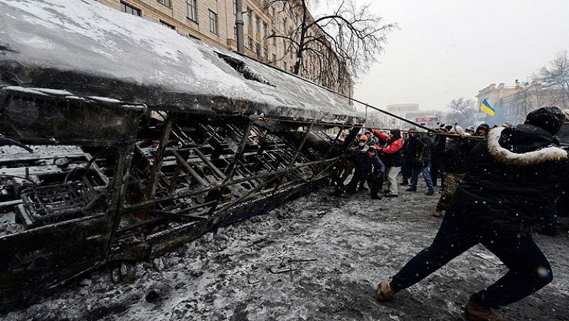 La violencia amaina en Kiev mientras el Gobierno y la oposición no logran dialogar