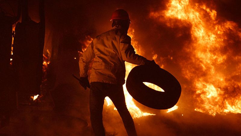 La policía conquista la plaza de las protestas de Kiev tras la muerte de dos manifestantes