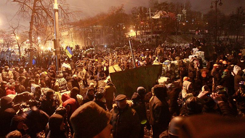 Manifestantes y Policía se dan una tregua en Ucrania para que gobierno y oposición negocien