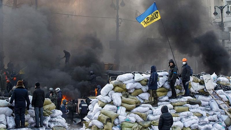 Los disturbios se extienden a otras ciudades de Ucrania mientras oposición y gobierno negocian