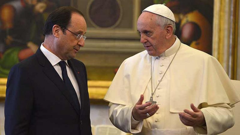 Hollande expía sus "pecados" en el Vaticano