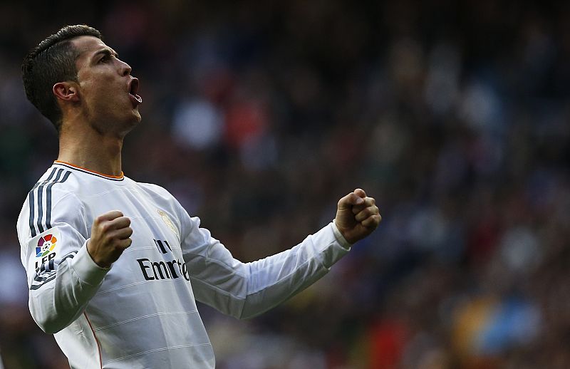 El Real Madrid derriba el muro de Roberto y asalta el liderato