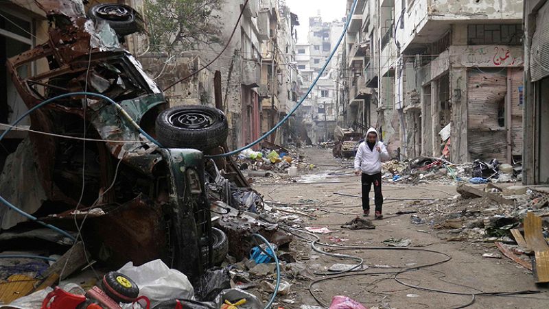 El régimen sirio autoriza la salida de mujeres y niños sitiados en la ciudad de Homs