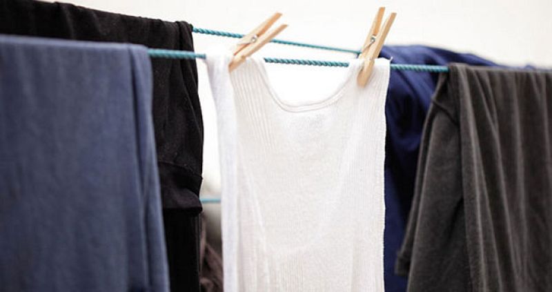 ¿Por qué la lejía blanquea los tejidos?