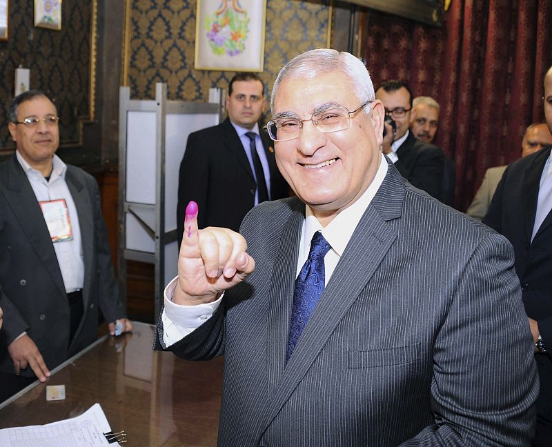 Adli Mansur anuncia "medidas excepcionales" tras los disturbios y adelanta las elecciones en Egipto