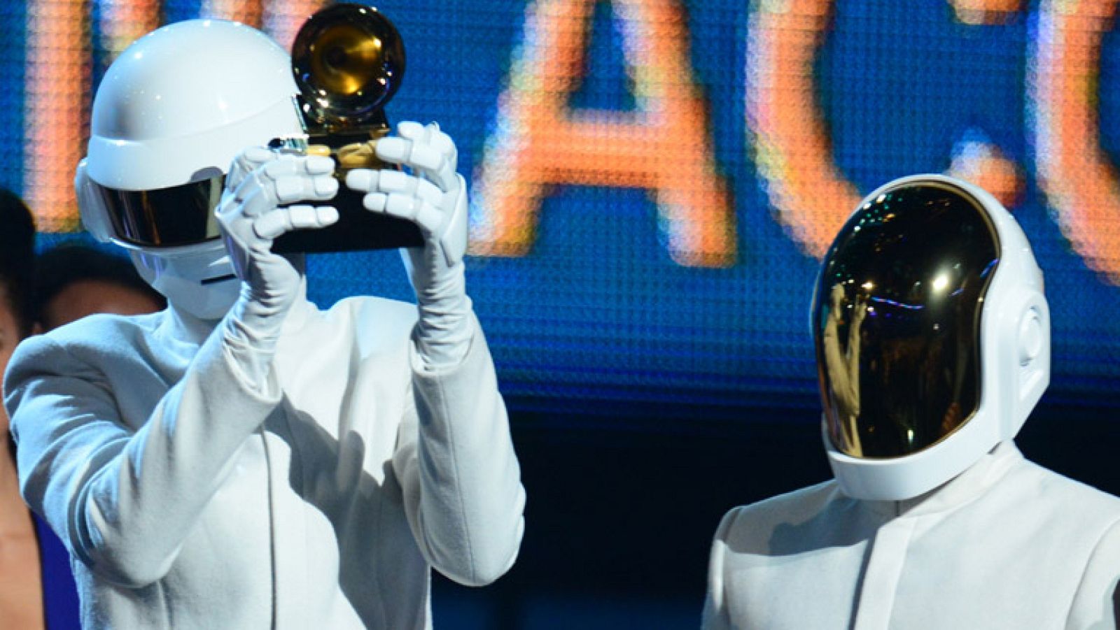 Daft Punk y el dúo de rap Macklemore & Ryan Lewis arrasan en los premios Grammy 2014