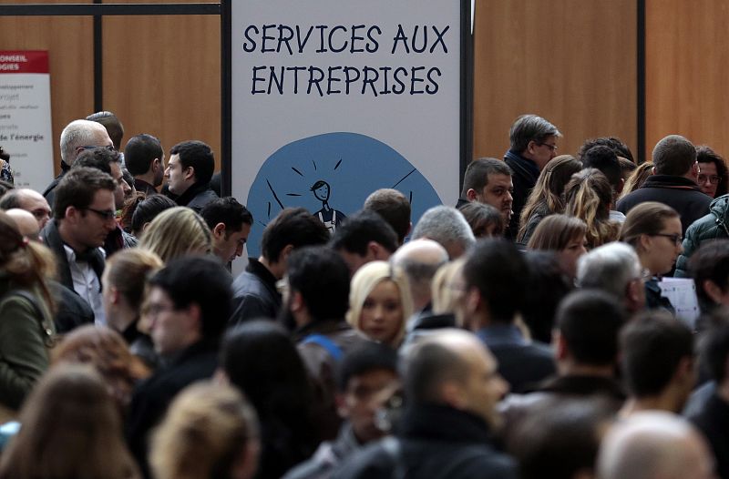 Francia cierra 2013 con récord histórico de desempleados al totalizar 3.303.200 personas