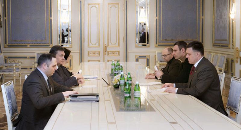 La oposición y el Gobierno afrontan una jornada decisiva para Ucrania