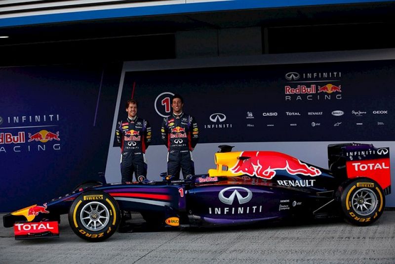 Red Bull y Mercedes presentan sus nuevos monoplazas en Jerez