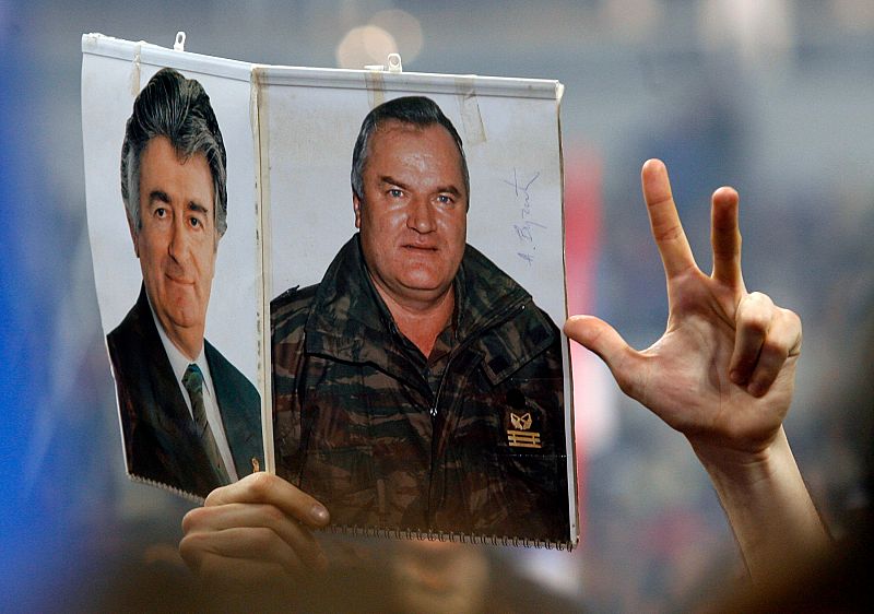 El exlEl exlíder serbobosnio Mladic llama "satánico" al TPIY en el juicio contra Karadzic
