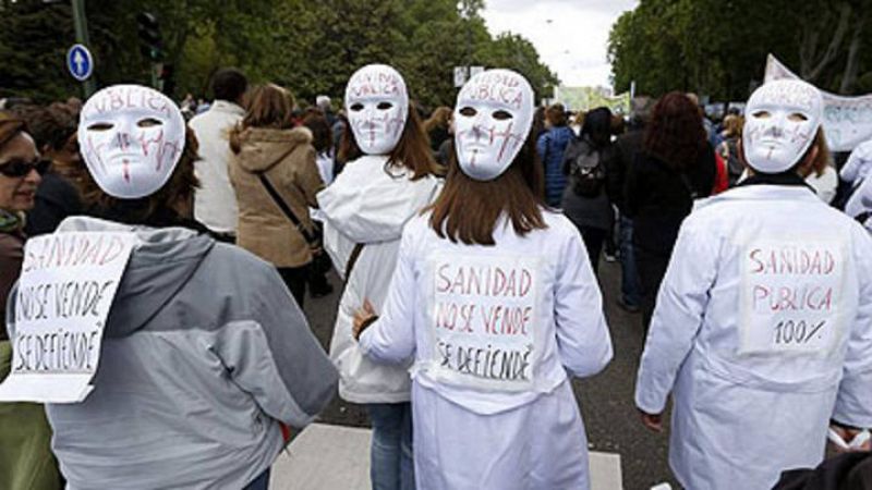 Gómez pide blindar la sanidad pública por ley y Aguirre achaca la paralización a una justicia lenta