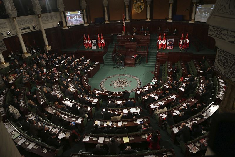La Asamblea de Túnez da un voto de confianza al nuevo Gobierno