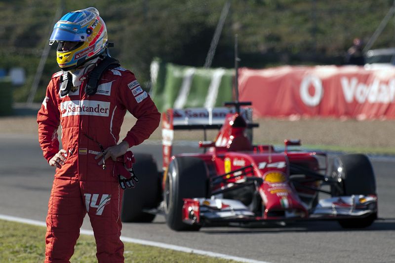 A Alonso se le para el Ferrari en los entrenamientos de Jerez