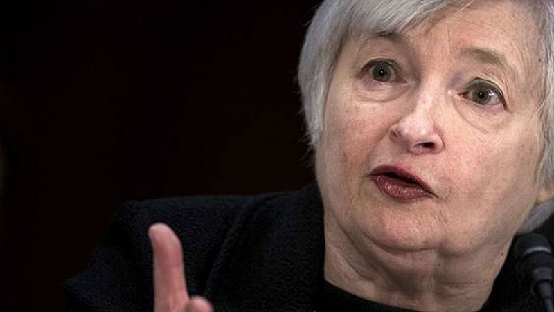 Yellen sustituye a Bernanke y se convierte en la primera mujer al frente de la Reserva Federal