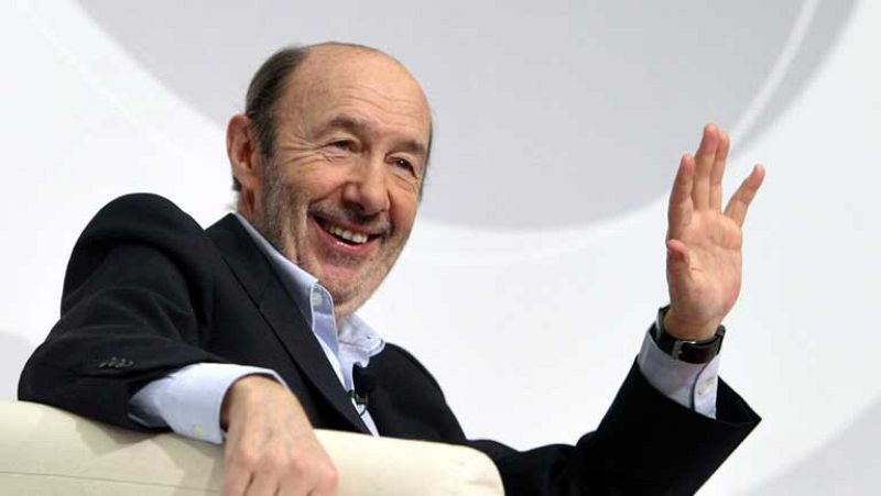 Rubalcaba advierte a Rajoy de que sus reformas se pueden parar y lo van a hacer