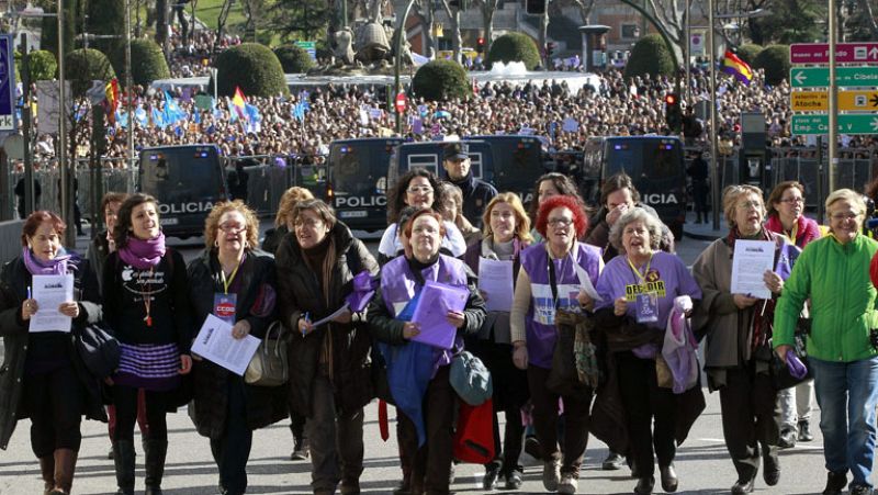 Miles de personas salen a las calles de Madrid en protesta por la ley del aborto