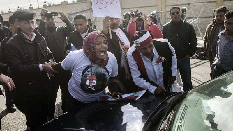 Egipto aplaza al 4 de febrero el juicio a Morsi, acusado de incitar el asesinato de manifestantes