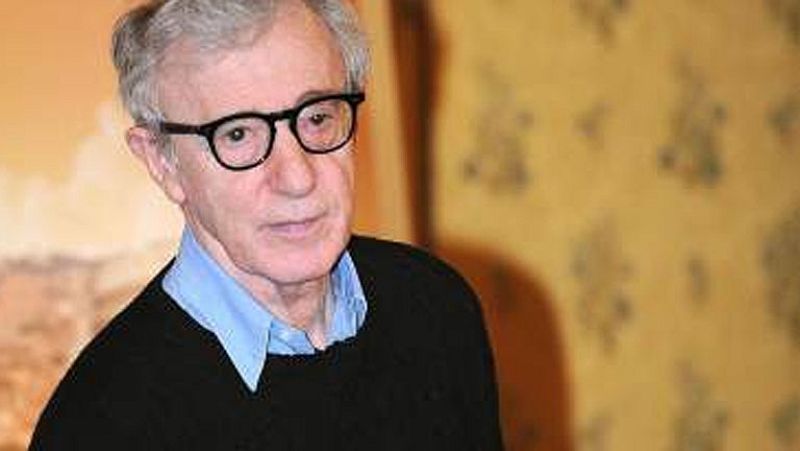 La hija adoptiva de Woody Allen, Dylan Farrow, relata en una carta sus supuestos abusos sexuales