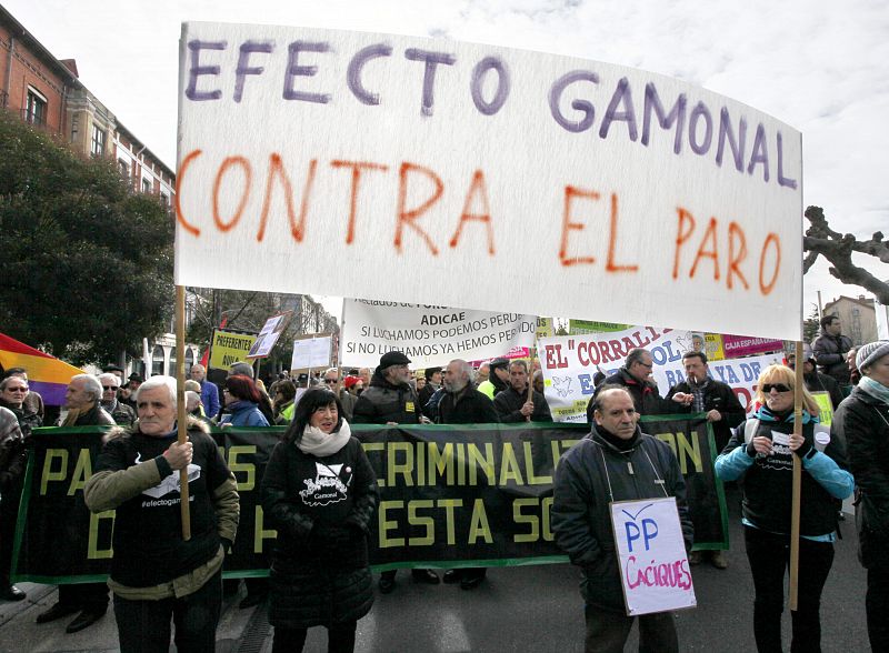 Miles de personas protestan en Valladolid contra las políticas del Gobierno