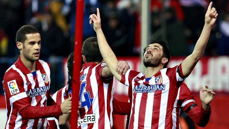 El Atlético homenajea a Luis Aragonés haciéndose líder en solitario de la Liga
