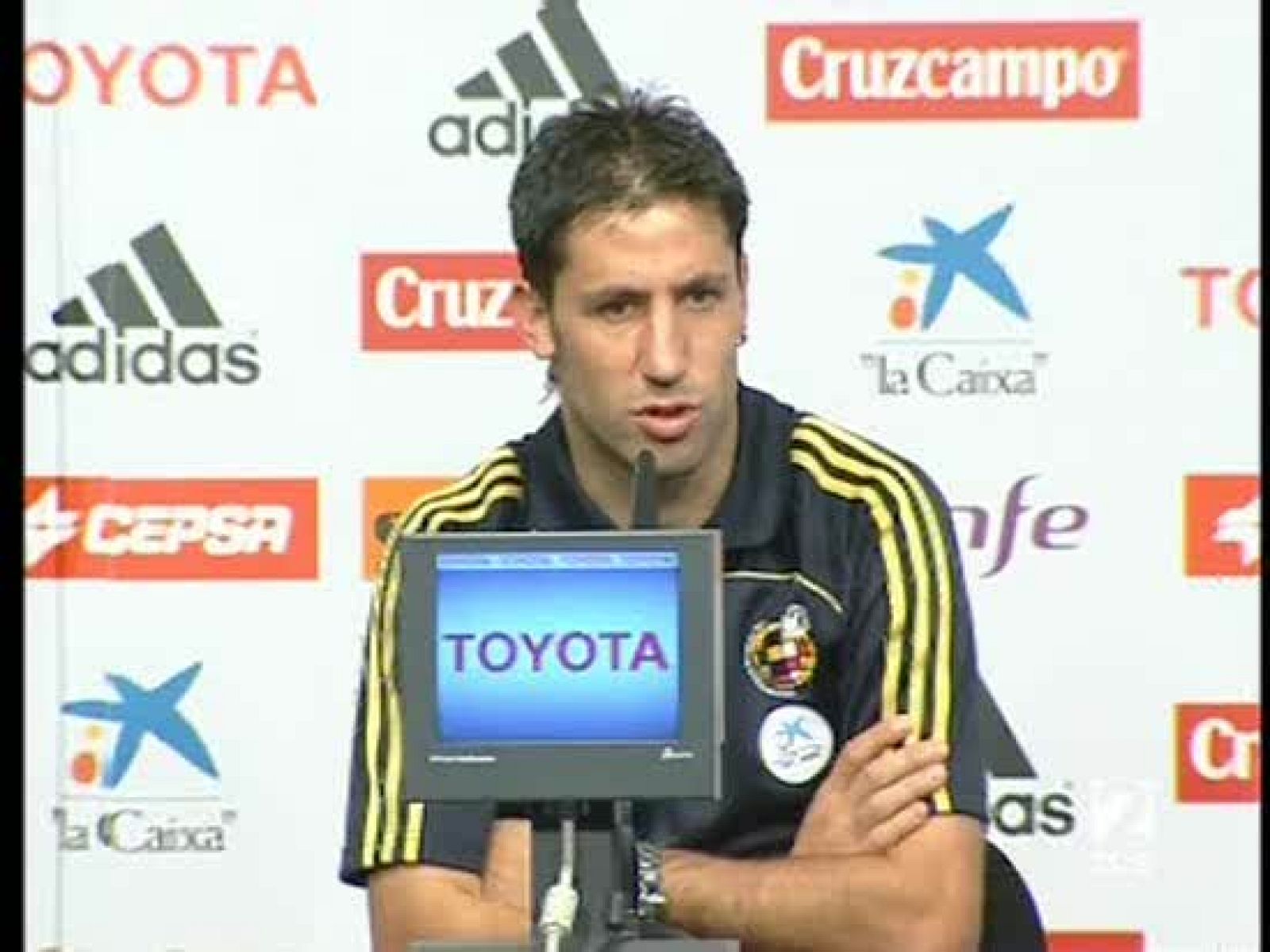 Los jugadores de la selección española hablan sobre el once escogido por Luis Aragonés, las posibilidades de pasar a cuartos y la polémica por el cambio de fernando Torres.