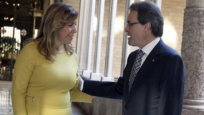 Susana Díaz reclama diálogo a Rajoy y a Mas para "salir del raíl que conduce al absurdo"