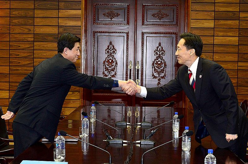 Las dos Coreas acuerdan reencuentros de familiares como señal de distensión