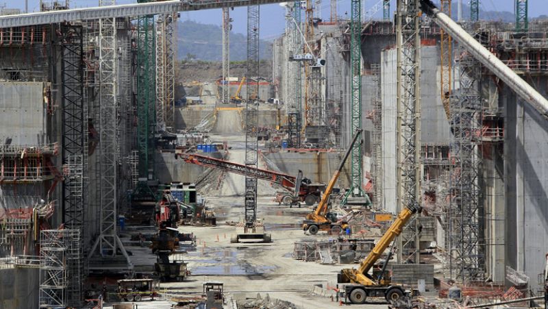 Panamá dice que se han parado las obras del Canal y exige que se reanuden; Sacyr lo niega