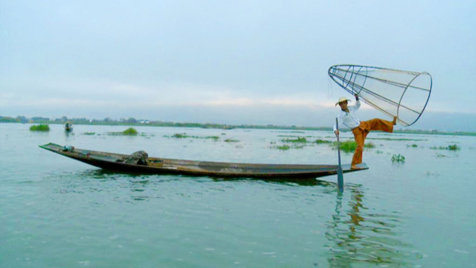 Españoles en el mundo - Los originales pescadores del lago Inle