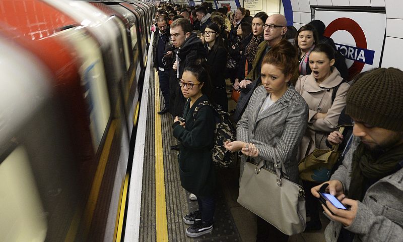 Millones de pasajeros afectados por la segunda jornada de huelga en el metro de Londres
