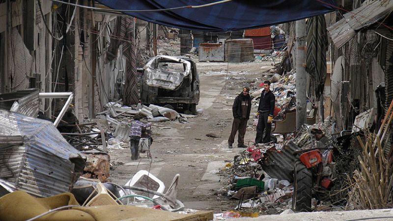El régimen sirio anuncia que evacuará "en breve" a los civiles de Homs
