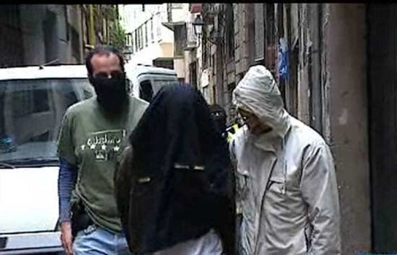 La Guardia Civil detiene a 14 personas en una operación contra la pornografía infantil en internet