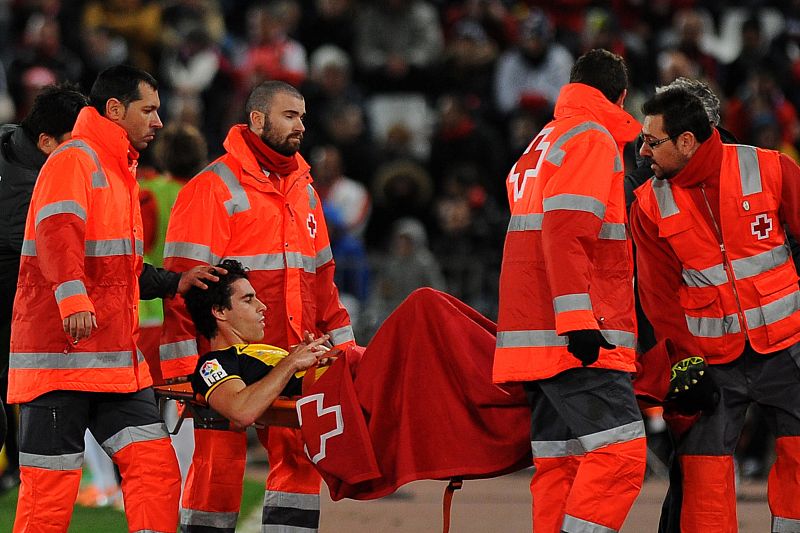 Tiago, esguince en la rodilla derecha y fractura en la muñeca izquierda