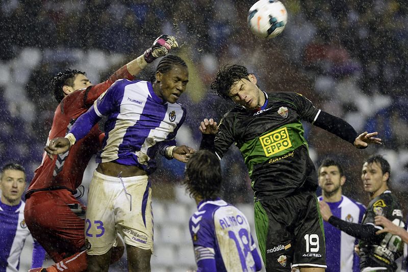 El Valladolid iguala al Elche con dos goles de Osorio en un final frenético