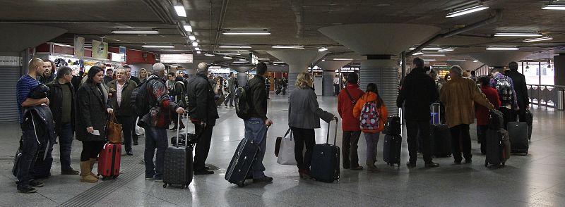 El transporte de viajeros cae un 1,8% en 2013 y el tren gana terreno al avión en larga distancia