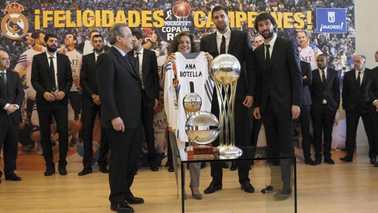 El Real Madrid pasea la Copa por el Ayuntamiento de Madrid | Ver