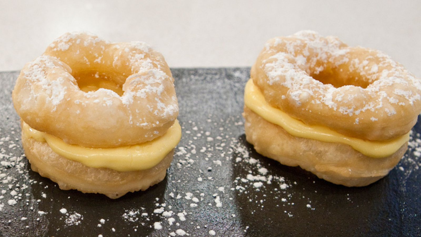 Hojaldres rellenos con crema de queso