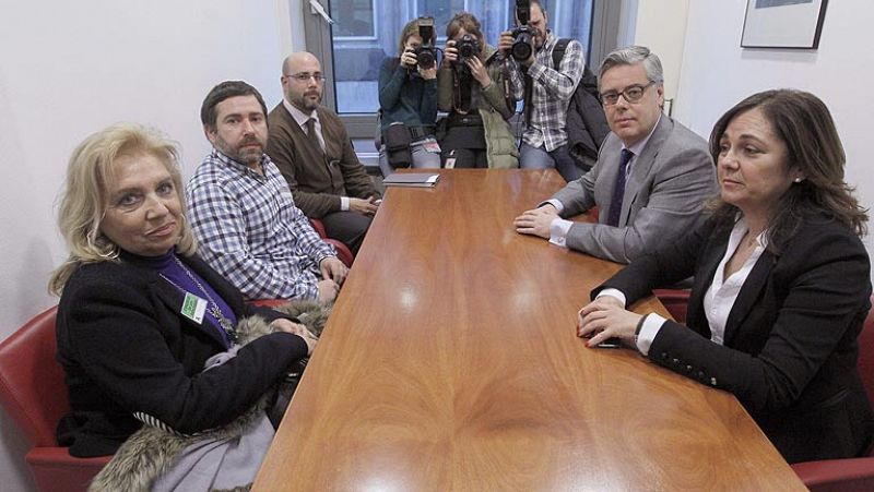 Los Couso critican al Gobierno por "finiquitar" la competencia de España para investigar crímenes