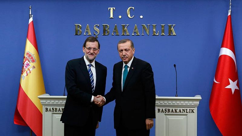 Rajoy, dispuesto a hablar con Mas sobre Cataluña, pero no "a jugar con la soberanía nacional"