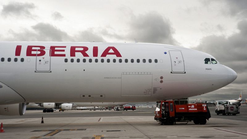 Principio de acuerdo entre Iberia y sus pilotos, que incluye congelación salarial hasta 2015