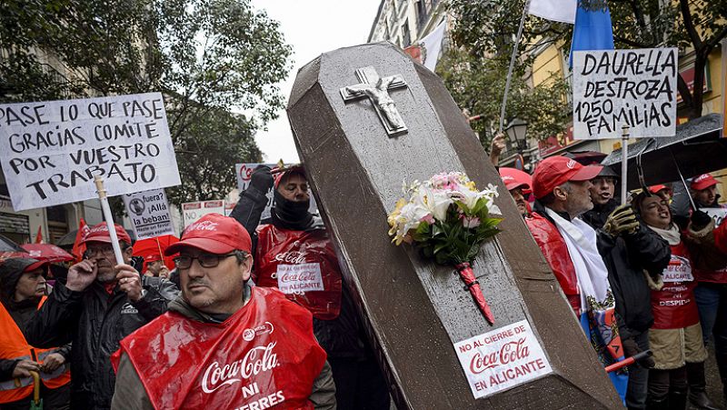 Miles de personas piden en Madrid la retirada del ERE de Coca-Cola que afecta a 1.250 trabajadores