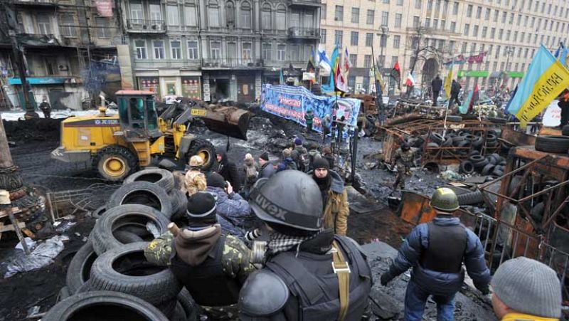 Los opositores ucranianos desalojan el Ayuntamiento de Kiev