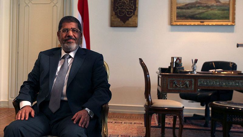 Egipto aplaza la primera sesión del juicio por supuesto espionaje contra Morsi